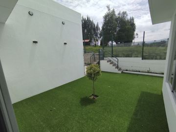 Hermosa casa Moderna tipo Minimalista en el Valle de los Chillos