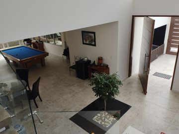 Hermosa casa Moderna tipo Minimalista en el Valle de los Chillos
