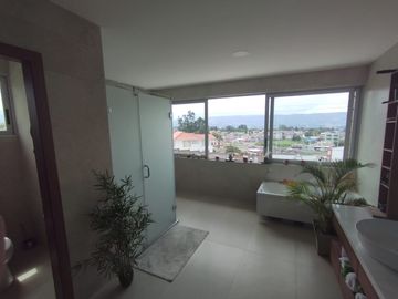 Hermosa casa Moderna tipo Minimalista en el Valle de los Chillos