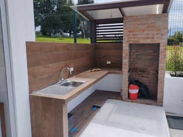 Hermosa casa Moderna tipo Minimalista en el Valle de los Chillos