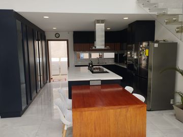 Hermosa casa Moderna tipo Minimalista en el Valle de los Chillos