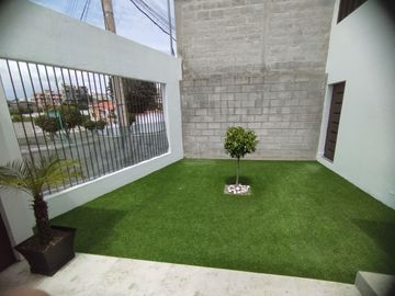 Hermosa casa Moderna tipo Minimalista en el Valle de los Chillos