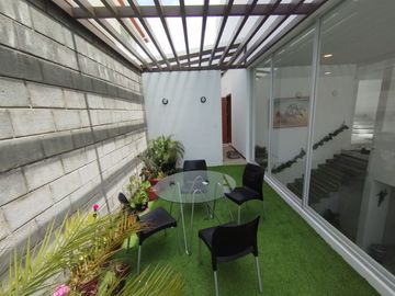 Hermosa casa Moderna tipo Minimalista en el Valle de los Chillos