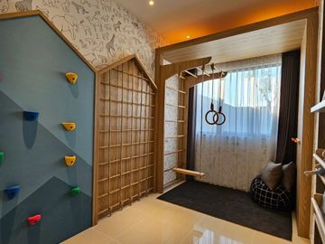 Rumah Amesta Living Raya OERR 2 Lantai Modern Baru Dekat MERR Rungkut Tol Juanda