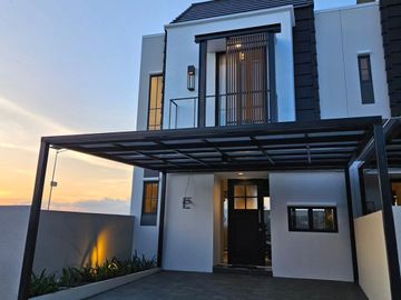 Rumah Amesta Living Raya OERR 2 Lantai Modern Baru Dekat MERR Rungkut Tol Juanda