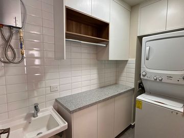 Nuevo y moderno departamento totalmente amueblado y equipado en Parkview