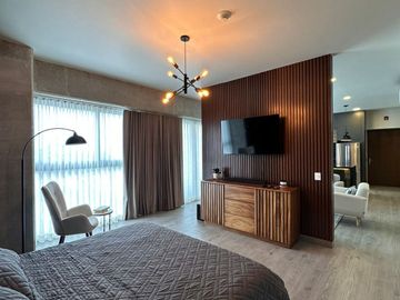 Nuevo y moderno departamento totalmente amueblado y equipado en Parkview
