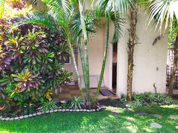 Departamento en PB, 149 m2, 2 albercas, jardines, palapa, Fraccionamiento   Junto al Rio Temixco, Mor.
