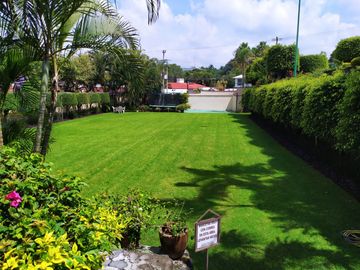 Departamento en PB, 149 m2, 2 albercas, jardines, palapa, Fraccionamiento   Junto al Rio Temixco, Mor.