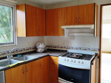 Departamento en PB, 149 m2, 2 albercas, jardines, palapa, Fraccionamiento   Junto al Rio Temixco, Mor.
