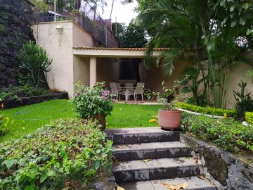 Departamento en PB, 149 m2, 2 albercas, jardines, palapa, Fraccionamiento   Junto al Rio Temixco, Mor.
