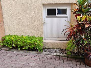 Departamento en PB, 149 m2, 2 albercas, jardines, palapa, Fraccionamiento   Junto al Rio Temixco, Mor.