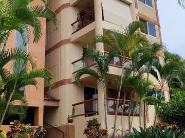 Departamento en PB, 149 m2, 2 albercas, jardines, palapa, Fraccionamiento   Junto al Rio Temixco, Mor.