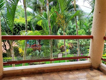 Departamento en PB, 149 m2, 2 albercas, jardines, palapa, Fraccionamiento   Junto al Rio Temixco, Mor.
