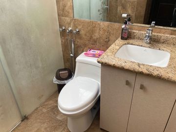 CASA DE VENTA EN EL BOSQUE: UBICACIÓN ESTRATÉGICA, PARA USO COMERCIAL O RESIDENCIAL 340 M2, $350.000