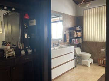 CASA DE VENTA EN EL BOSQUE: UBICACIÓN ESTRATÉGICA, PARA USO COMERCIAL O RESIDENCIAL 340 M2, $350.000