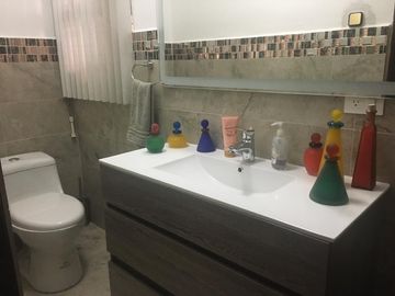 CASA DE VENTA EN EL BOSQUE: UBICACIÓN ESTRATÉGICA, PARA USO COMERCIAL O RESIDENCIAL 340 M2, $350.000