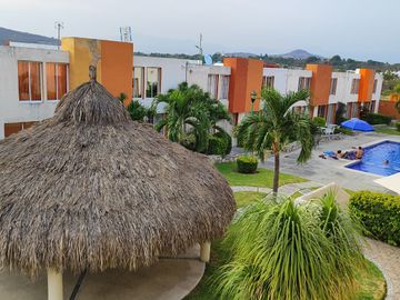 Casa de 2 recamaras con alberca en el Fraccionamiento Las Palmas, Xochitepec, Mor.