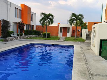 Casa de 2 recamaras con alberca en el Fraccionamiento Las Palmas, Xochitepec, Mor.