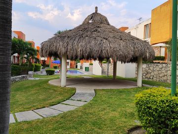 Casa de 2 recamaras con alberca en el Fraccionamiento Las Palmas, Xochitepec, Mor.