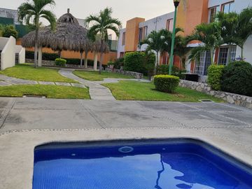 Casa de 2 recamaras con alberca en el Fraccionamiento Las Palmas, Xochitepec, Mor.