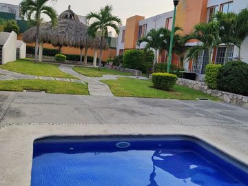 Casa de 2 recamaras con alberca en el Fraccionamiento Las Palmas, Xochitepec, Mor.