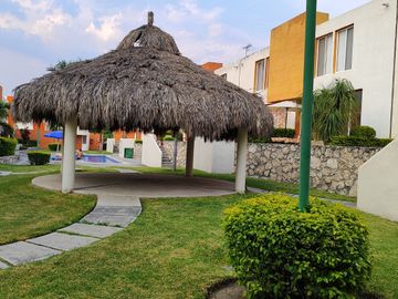 Casa de 2 recamaras con alberca en el Fraccionamiento Las Palmas, Xochitepec, Mor.