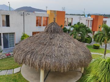 Casa de 2 recamaras con alberca en el Fraccionamiento Las Palmas, Xochitepec, Mor.