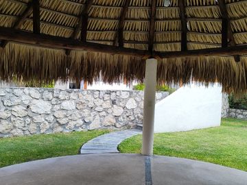 Casa de 2 recamaras con alberca en el Fraccionamiento Las Palmas, Xochitepec, Mor.