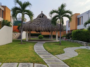 Casa de 2 recamaras con alberca en el Fraccionamiento Las Palmas, Xochitepec, Mor.