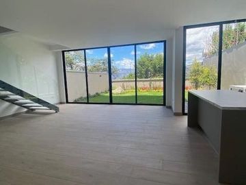 Hermoso duplex de venta en Urbanzación privada en Miravalle, Cumbaya  a 5 minutos de la USFQ
