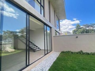 Hermoso duplex de venta en Urbanzación privada en Miravalle, Cumbaya  a 5 minutos de la USFQ