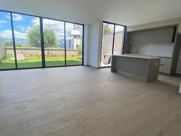 Hermoso duplex de venta en Urbanzación privada en Miravalle, Cumbaya  a 5 minutos de la USFQ