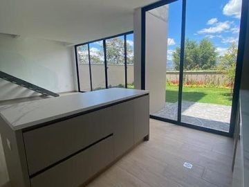 Hermoso duplex de venta en Urbanzación privada en Miravalle, Cumbaya  a 5 minutos de la USFQ