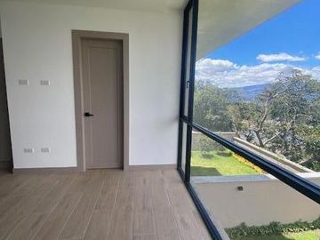 Hermoso duplex de venta en Urbanzación privada en Miravalle, Cumbaya  a 5 minutos de la USFQ