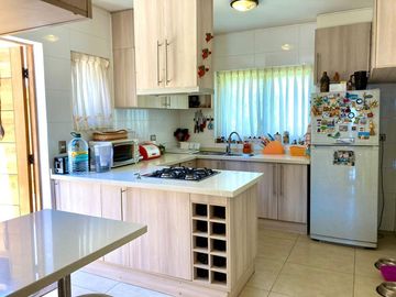 I. Holzapfel #639. Amplia Casa 4D4B en Lomas de Montemar