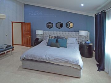 Puerta de Hierro Amplia Residencia en Coto Privado English Spoken