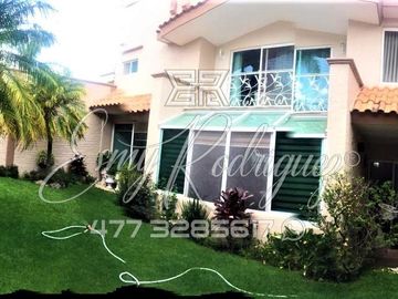 CASA EN VENTA en ARBDE, León,Gto; IDEAL PARA OFICINAS-CONSULTORIO O CASA, 3 REC, 5 AUTOS