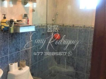 CASA EN VENTA en ARBDE, León,Gto; IDEAL PARA OFICINAS-CONSULTORIO O CASA, 3 REC, 5 AUTOS