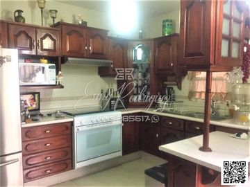 CASA EN VENTA en ARBDE, León,Gto; IDEAL PARA OFICINAS-CONSULTORIO O CASA, 3 REC, 5 AUTOS