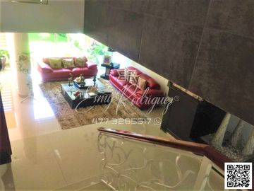 CASA EN VENTA en ARBDE, León,Gto; IDEAL PARA OFICINAS-CONSULTORIO O CASA, 3 REC, 5 AUTOS