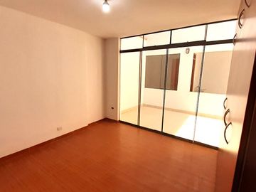 VENDO DEPARTAMENTO EN PRIMER PISO – URB. LA CAPILLA – LA MOLINA