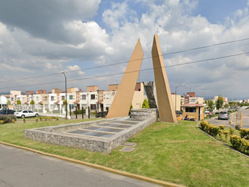 CASA EN FRACC. LAS MISIONES, COLONIA SAN MATEO OTZACATIPA, TOLUCA, EDO. MEX. CLV/.