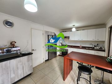 Propiedad muy cómoda, 3 dormitorios 3 baños Estancia Liray