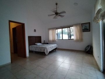 EN VENTA CASA CON 3 RECAMRAS UNA EN PLANTA BAJA, EN EL CLUB DE GOLF VILLA RICA, EN LA RIVIERA VERACRUZANA