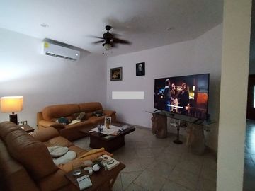 EN VENTA CASA CON 3 RECAMRAS UNA EN PLANTA BAJA, EN EL CLUB DE GOLF VILLA RICA, EN LA RIVIERA VERACRUZANA