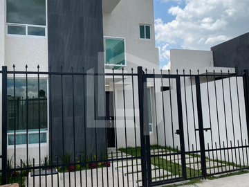 ▪️Casa en venta de estilo contemporáneo de 3 recámaras, en PRIVADAS SAN CRISTOBAL, (Mineral de la Reforma, Hgo.)