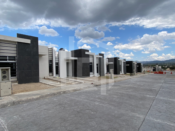 ▪️Casa en venta de estilo contemporáneo de 3 recámaras, en PRIVADAS SAN CRISTOBAL, (Mineral de la Reforma, Hgo.)
