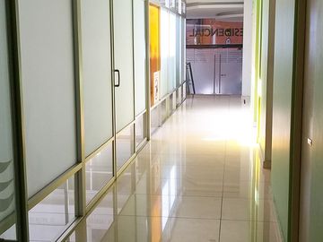 En venta departamento exterior con elevador, bussisnes center y salón de eventos, a 5 mins del metro San Joaquin.