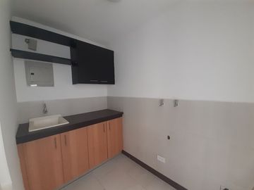 SE VENDE CASA DENTRO DE URBANIZACIÓN, A POCOS METROS DEL CC SAN LUIS